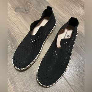 Tommy Bahama Black and White Women’s Loafers Size 9 - SUPER CUTE!